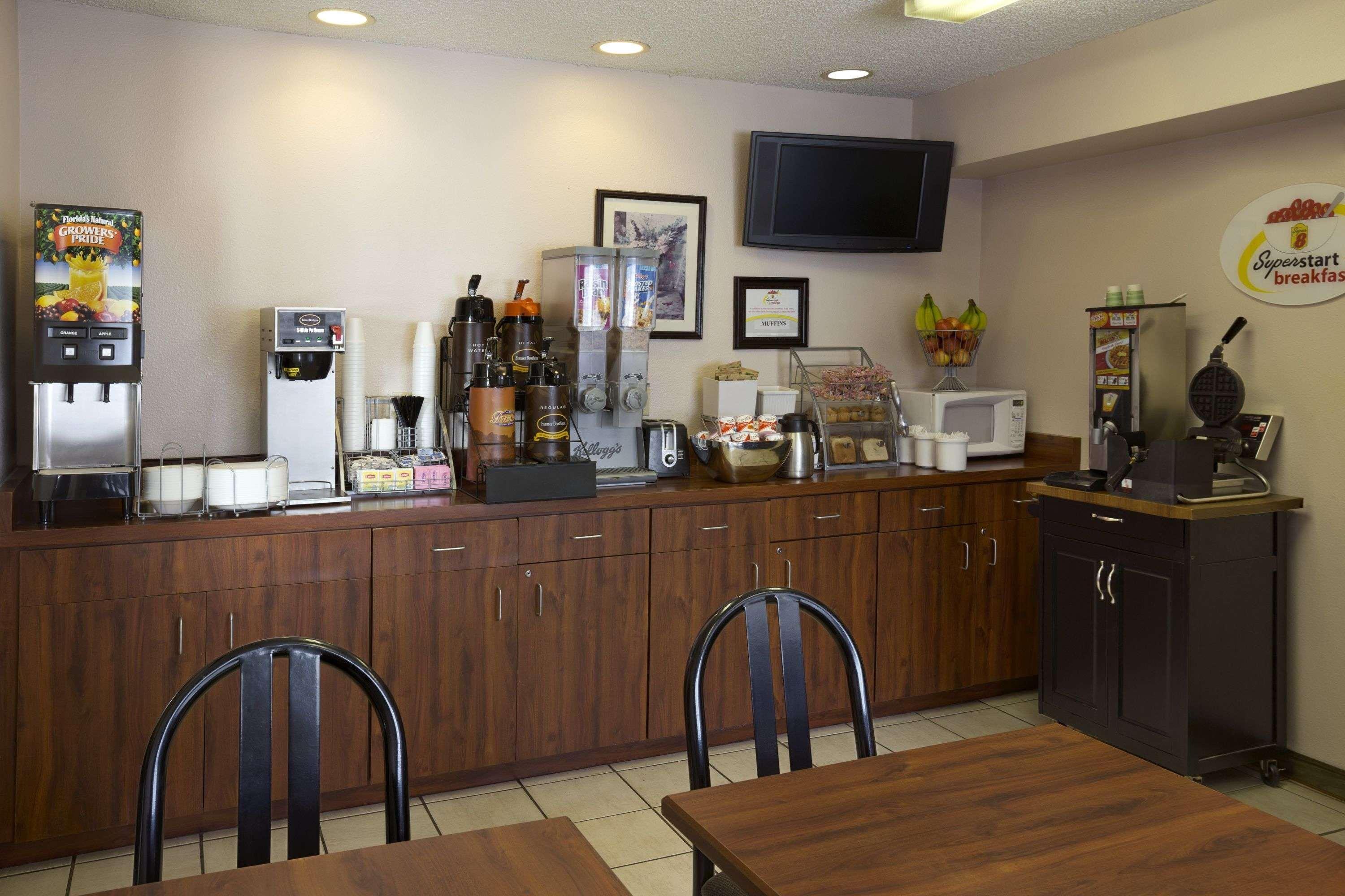 Super 8 By Wyndham Colorado Springs Airport Μοτέλ Εξωτερικό φωτογραφία